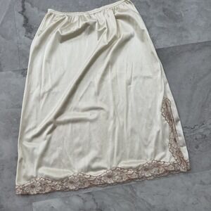 Vanity Fair Vintage Lingerie Slip Size XS XSmall Knee‎ Length Cream Nylon Lace